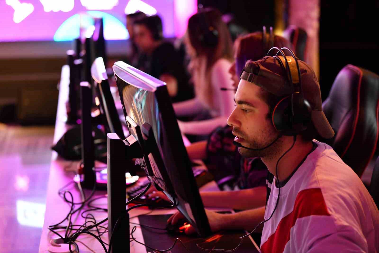 Dünyanın en büyük oyun geliştirme maratonu YTÜ’de
