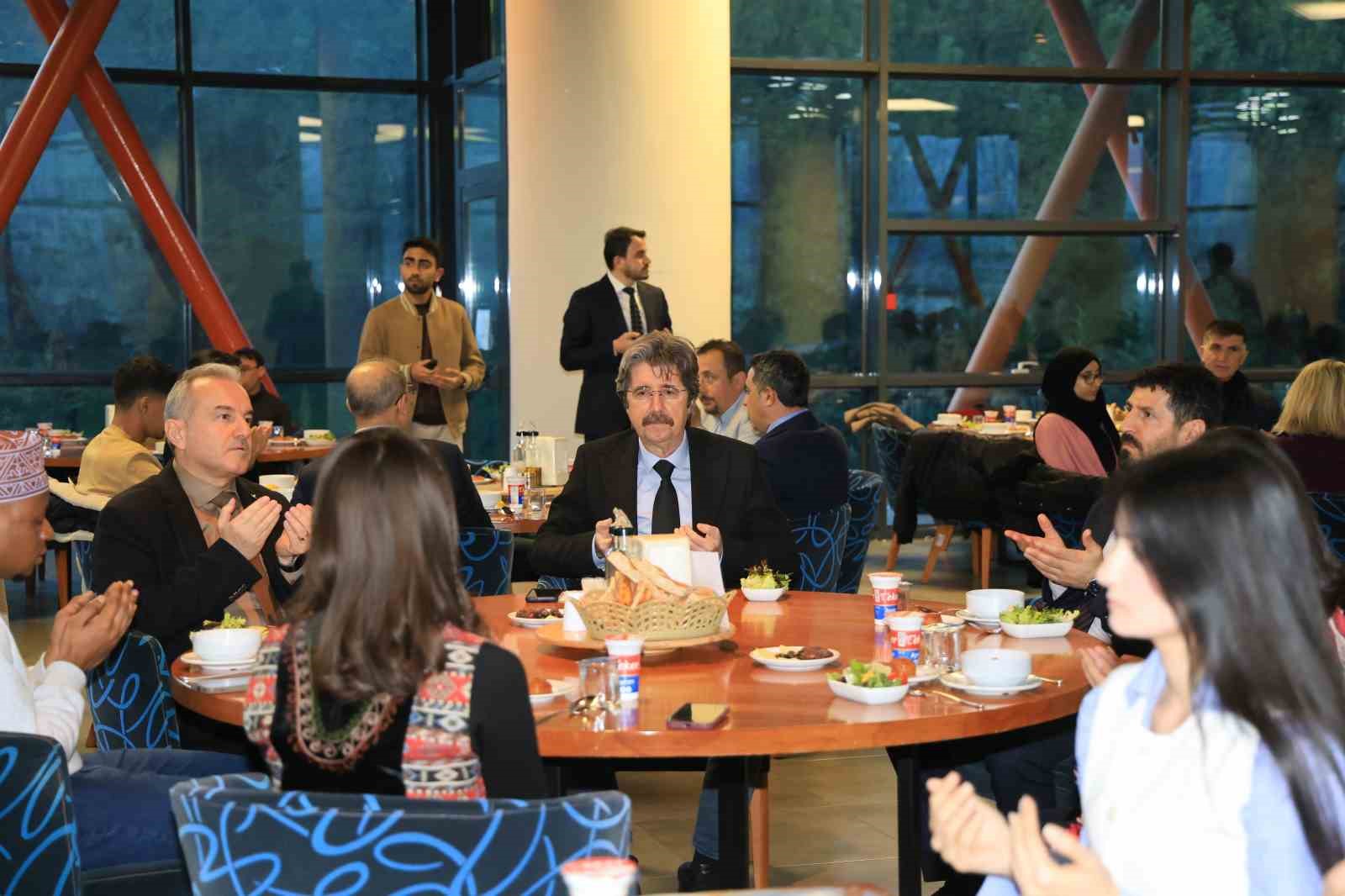 BUÜ’de gönül coğrafyası iftarda buluştu
