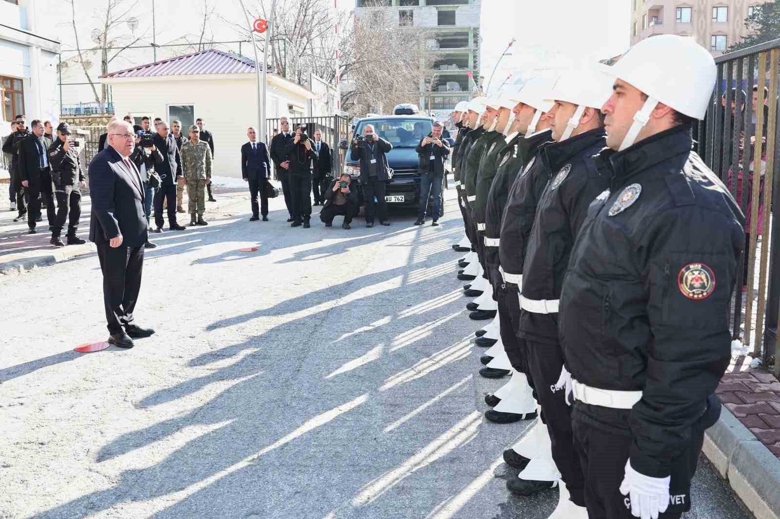 Bakan Güler: "Türkiye, çatışmanın değil barışın ve sağduyunun tarafında yer almaktadır"
