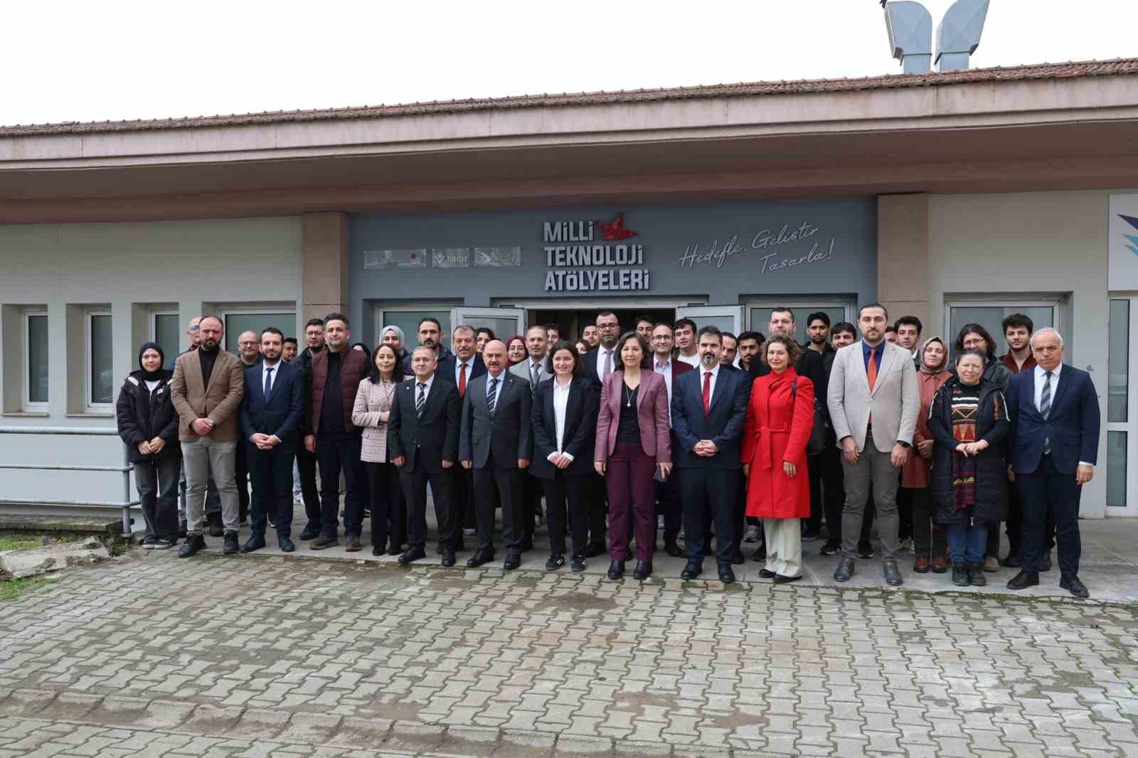 Milli teknoloji atölyesi Düzce Üniversitesi öğrencilerinin hizmetinde
