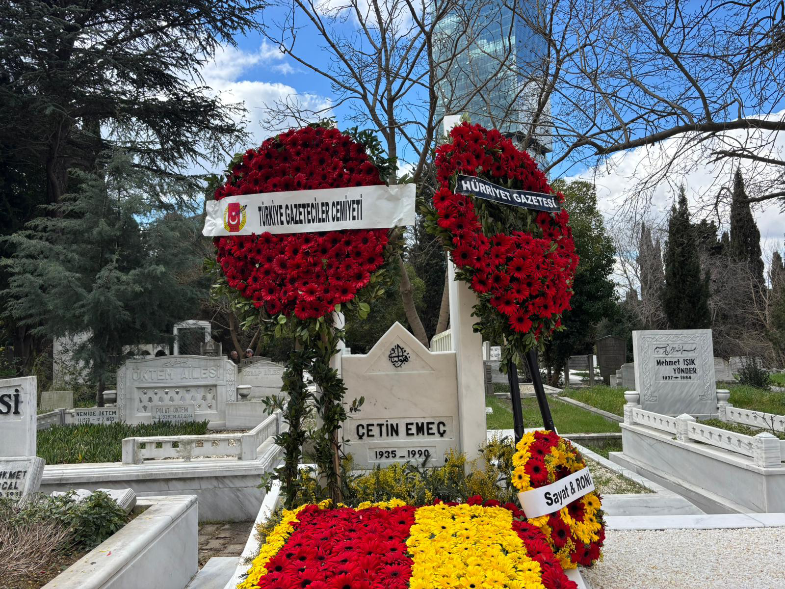 İstanbul- Gazeteci Çetin Emeç ölümünün 36’ıncı yılında mezarı başında anıldı
