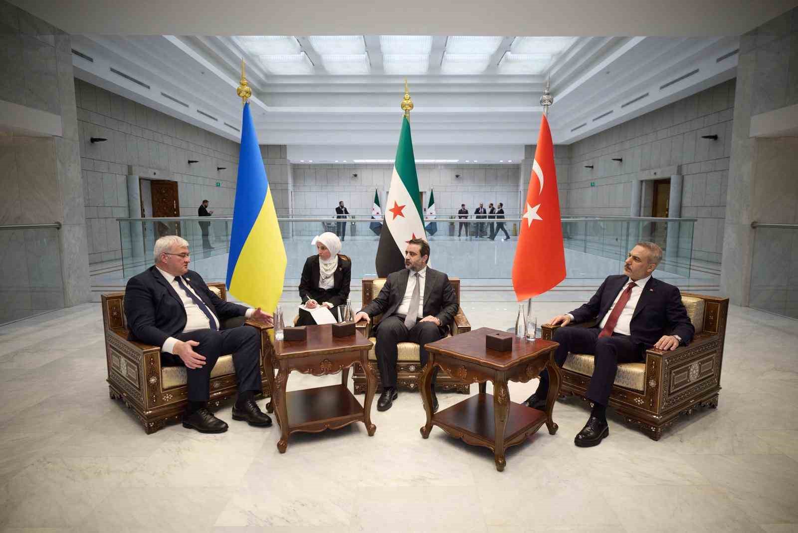 Dışişleri Bakanı Fidan, Suriyeli ve Ukraynalı mevkidaşları ile üçlü görüşme gerçekleştirdi
