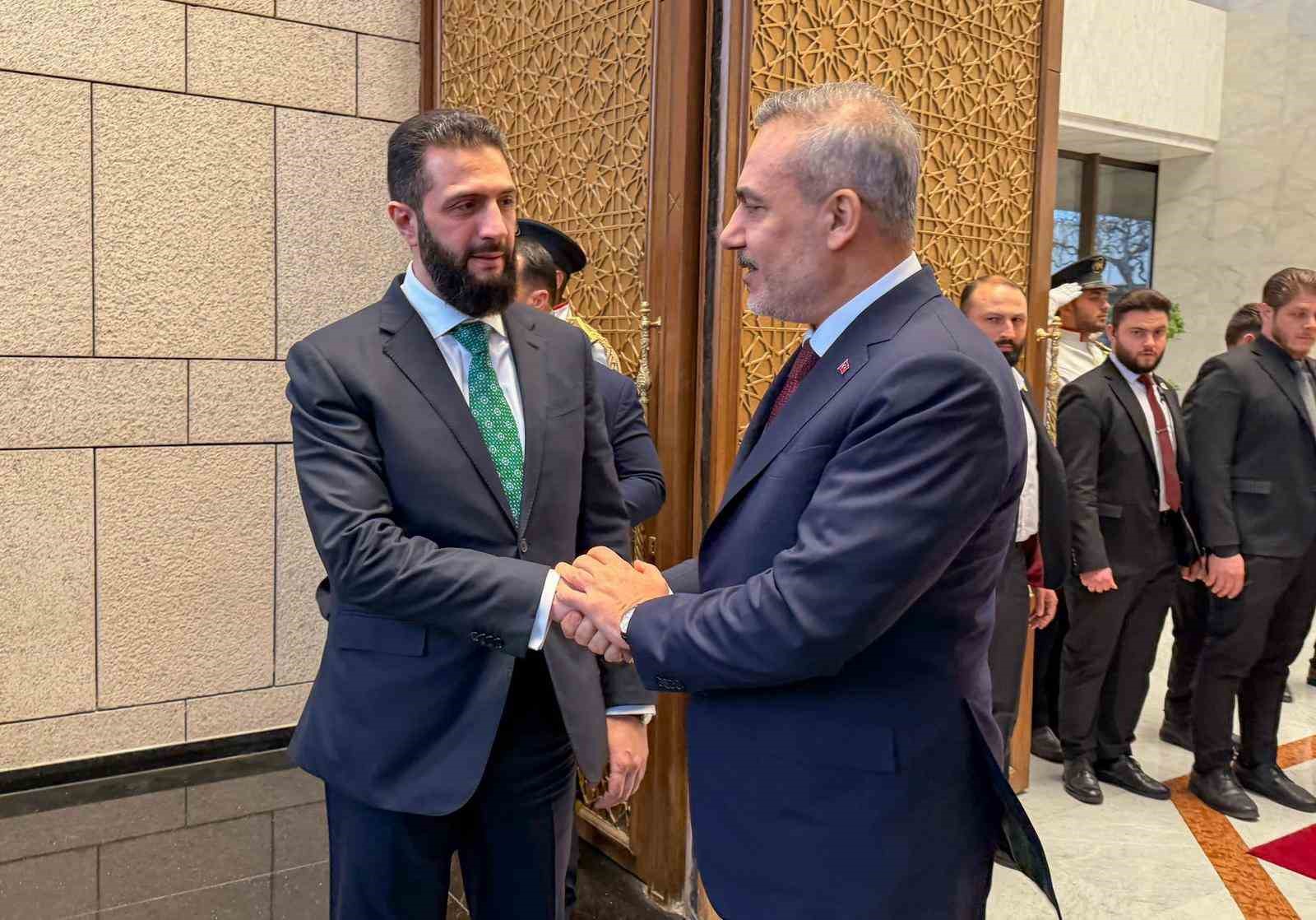 Dışişleri Bakanı Fidan, Suriye Devlet Başkanı eş-Şara ile bir araya geldi
