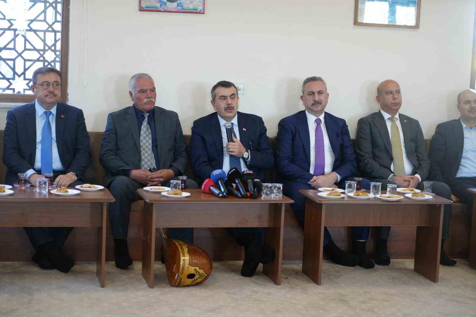 Bakan Tekin: "Müfredatımızın içerisine çocuklarımızın dini inançlarını öğrenebilecekleri yeni dersler ekledik"
