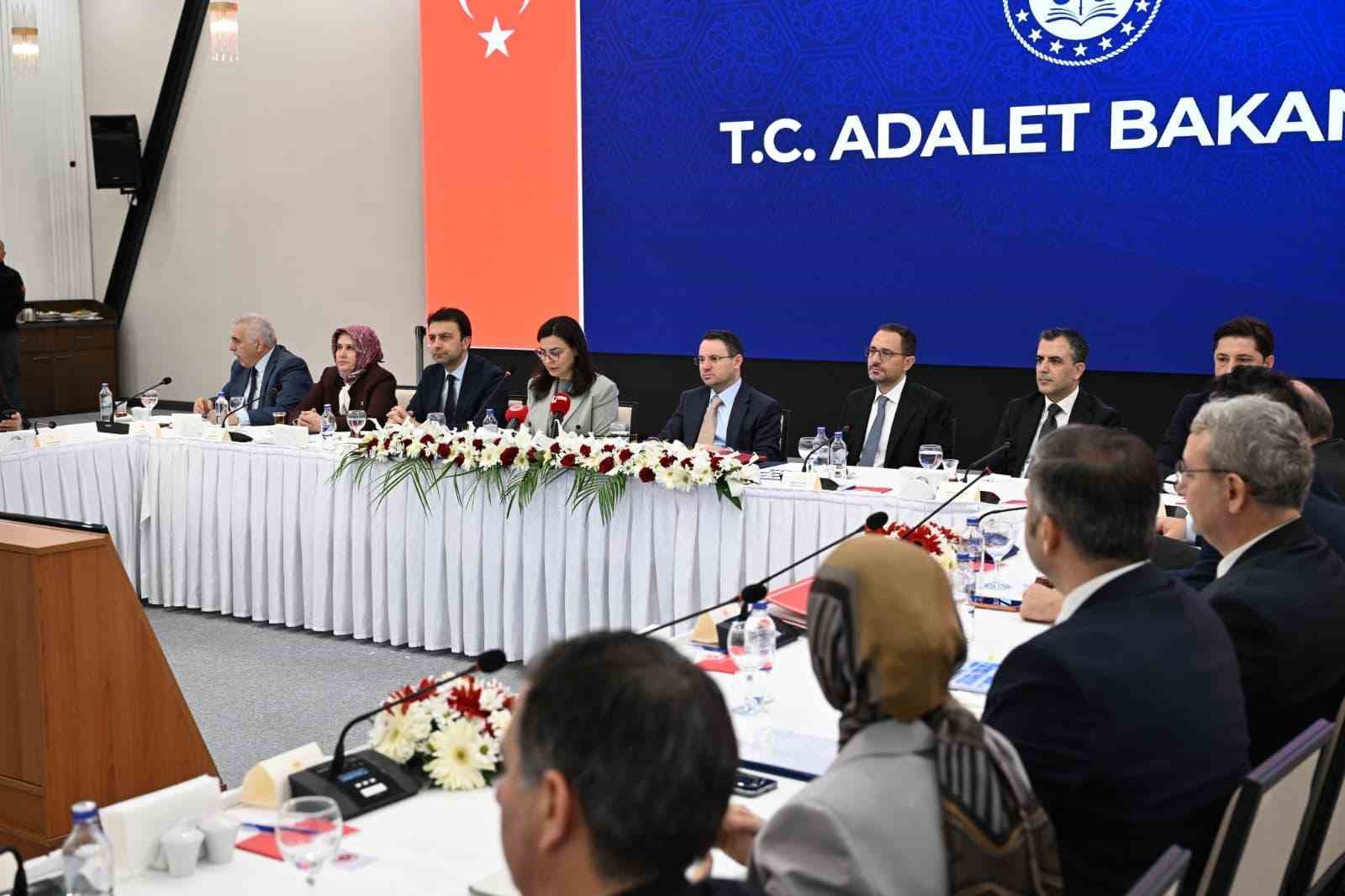 Bakan Gürlek: "Toplumun yüzde 81’inin çocuklara verilen cezaların yetersiz olduğu konusunda bir algısı var"
