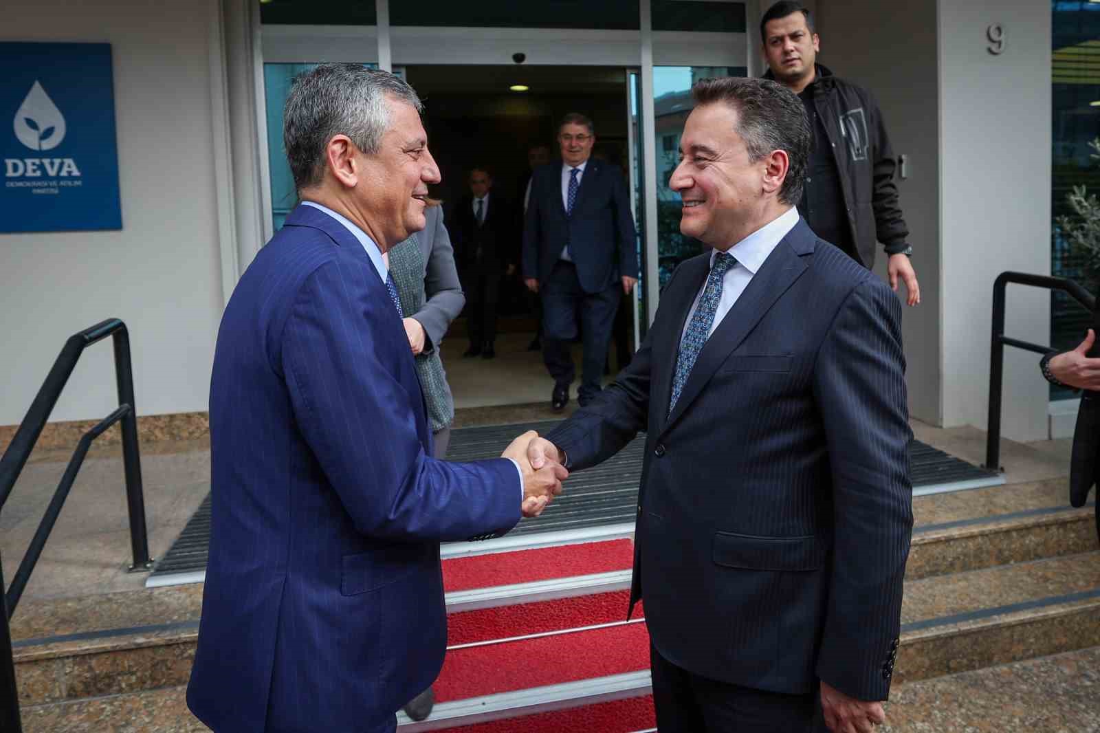 CHP Genel Başkanı Özel: "Anayasal zorunluluk sürecinde olduğumuz konusunda hemfikir olduk"
