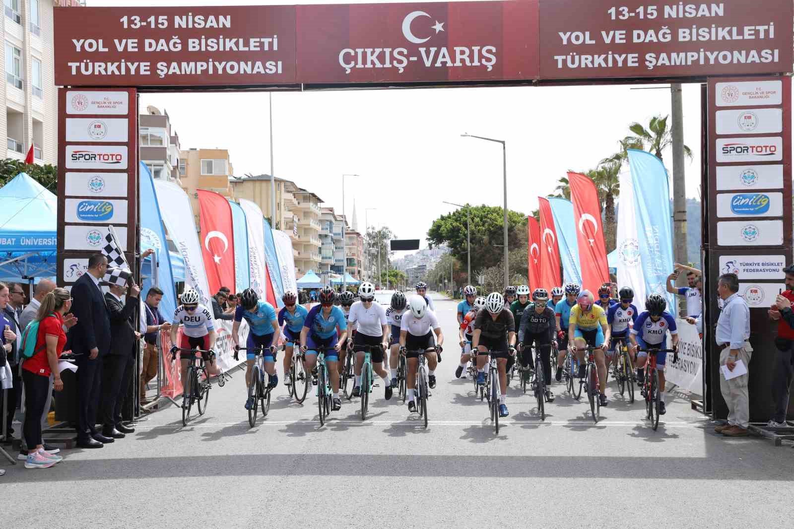 Alanya’da ÜNİLİG Yol ve Dağ Bisikleti Türkiye Şampiyonası başladı
