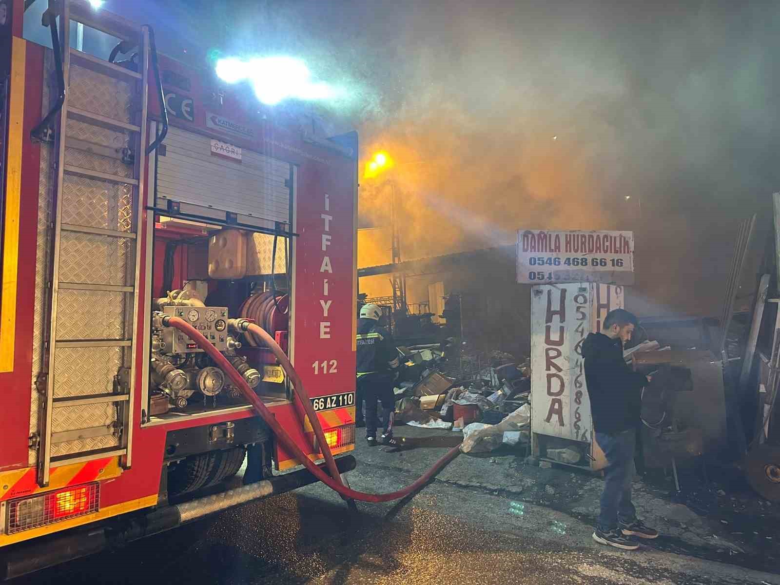 Yozgat’ta hurdacıda çıkan yangın söndürüldü
