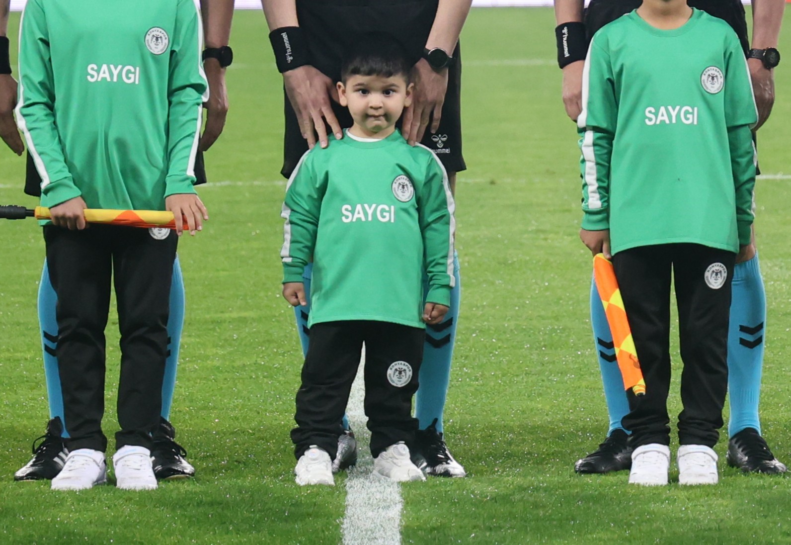 DMD kas hastası minik Mehmet için Konyaspor-Fenerbahçe maçının seremonisinde farkındalık oluşturuldu

