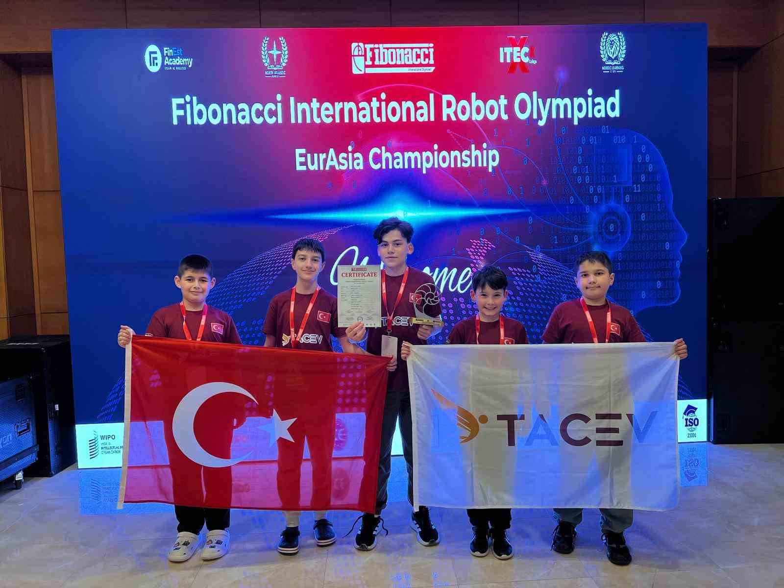 Fibonacci Uluslararası Robot Olimpiyatları’nda ilk 3’e girmek için mücadele ettiler
