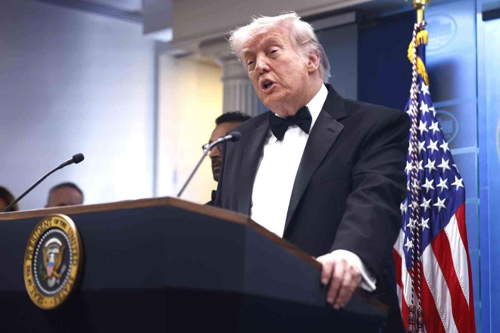 Trump: "İranlılar görüşmek isterse bizi arayabilirler"
