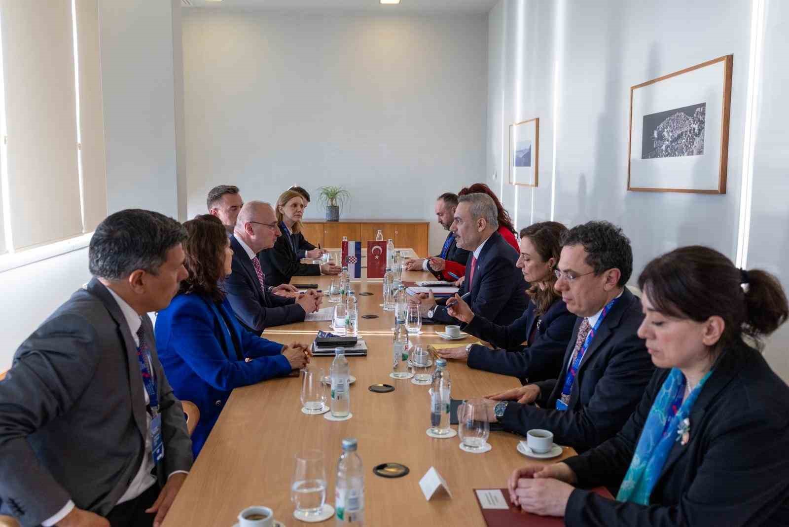 Dışişleri Bakanı Fidan, Hırvat mevkidaşı Grlic-Radman ile bir araya geldi
