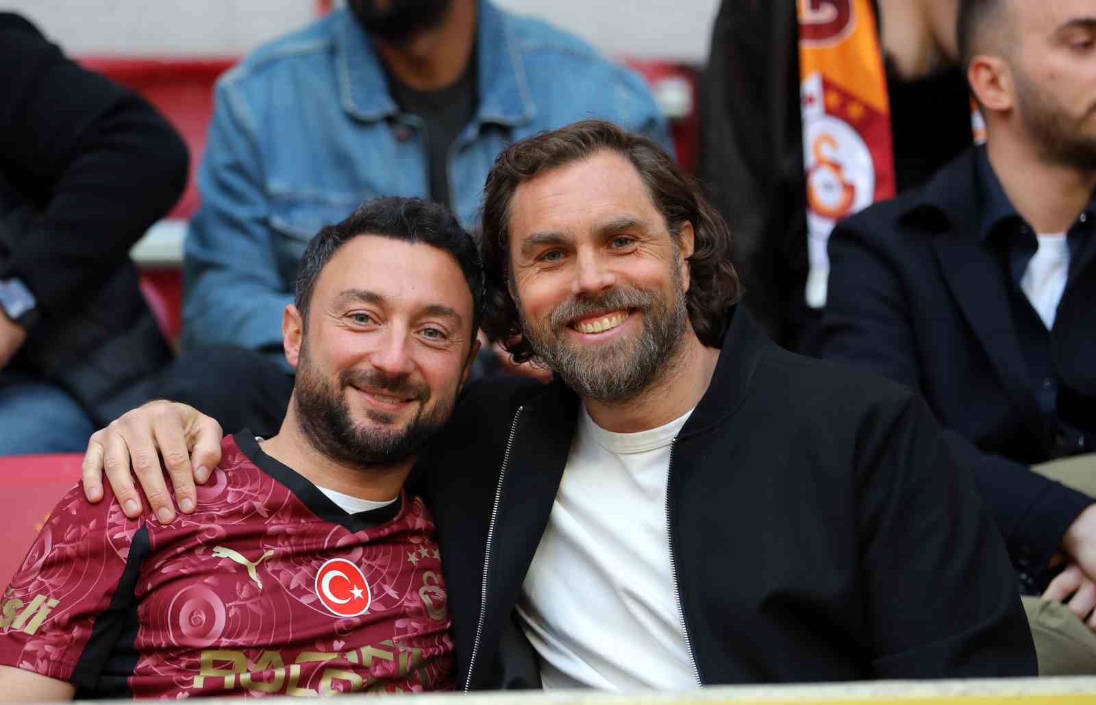 Galatasaray’dan stadyumda taraftara açık antrenman
