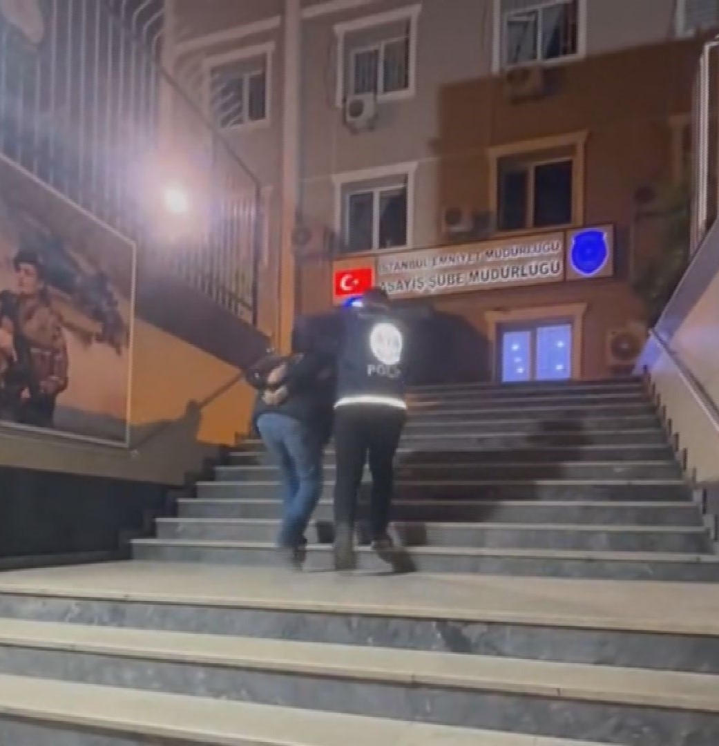 İstanbul'da polis yeleğiyle sanal medyadan yayın yapan şüpheli yakalandı