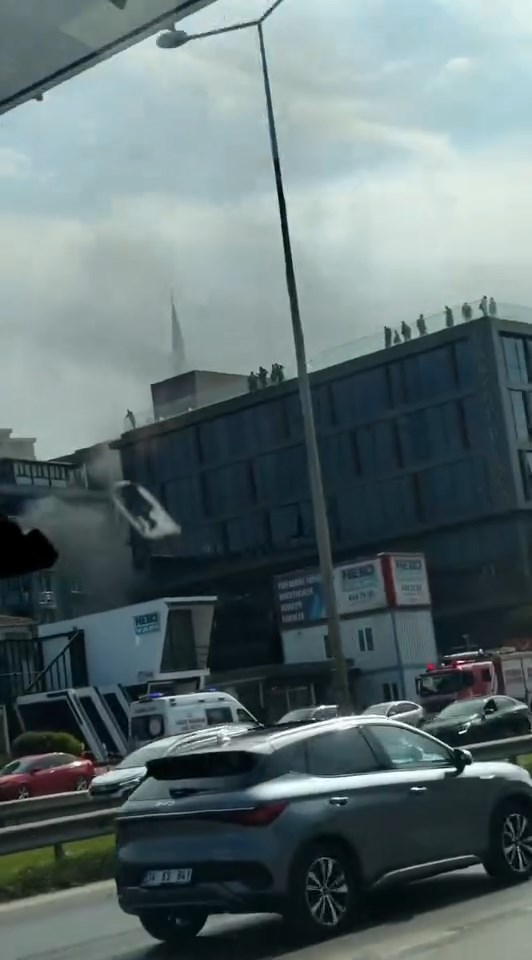 Pendik'te iş yerinde yangın -1