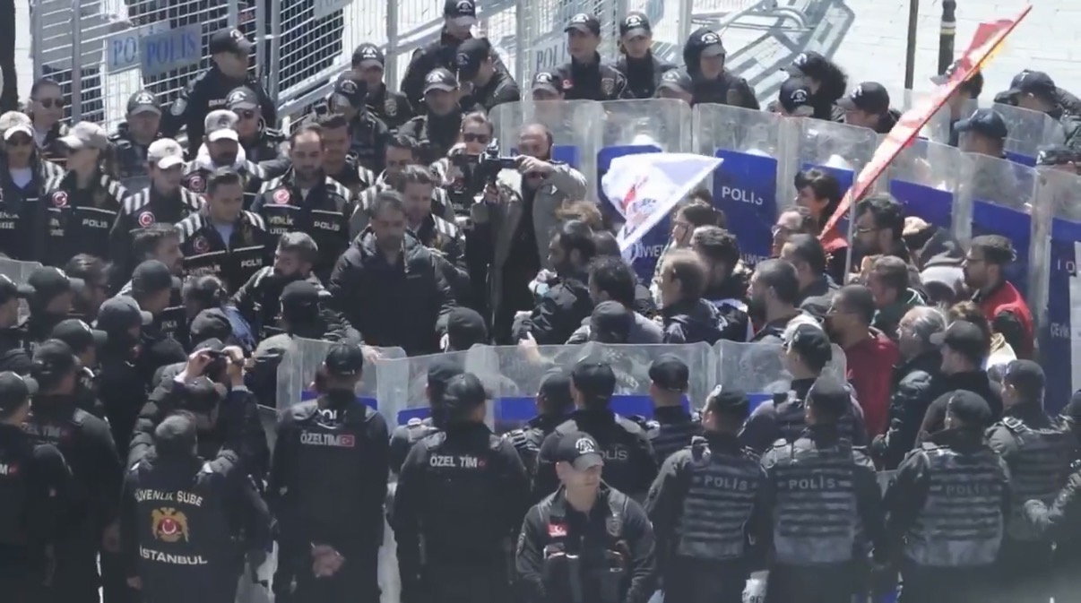 Taksim'de izin gösteriye polis müdahale etti: 46 gözaltı