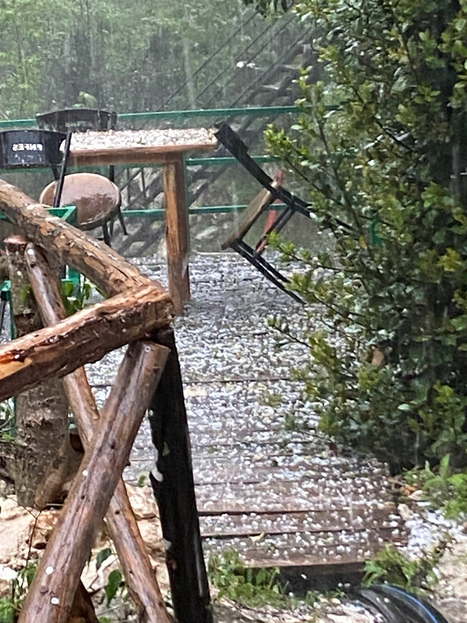  Osmaniye'de yüksek kesimlerinde dolu ve sağanak etkili oldu