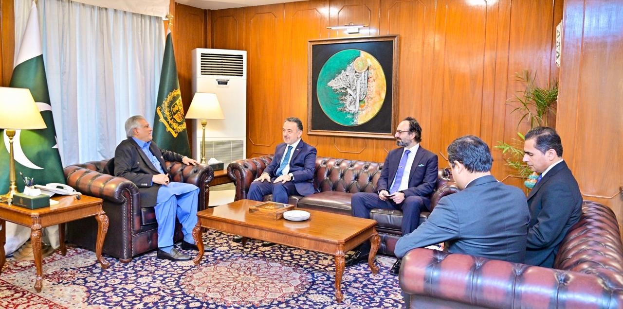 Pakistan Dışişleri Bakanı Dar, Büyükelçi Neziroğlu’nu kabul etti
