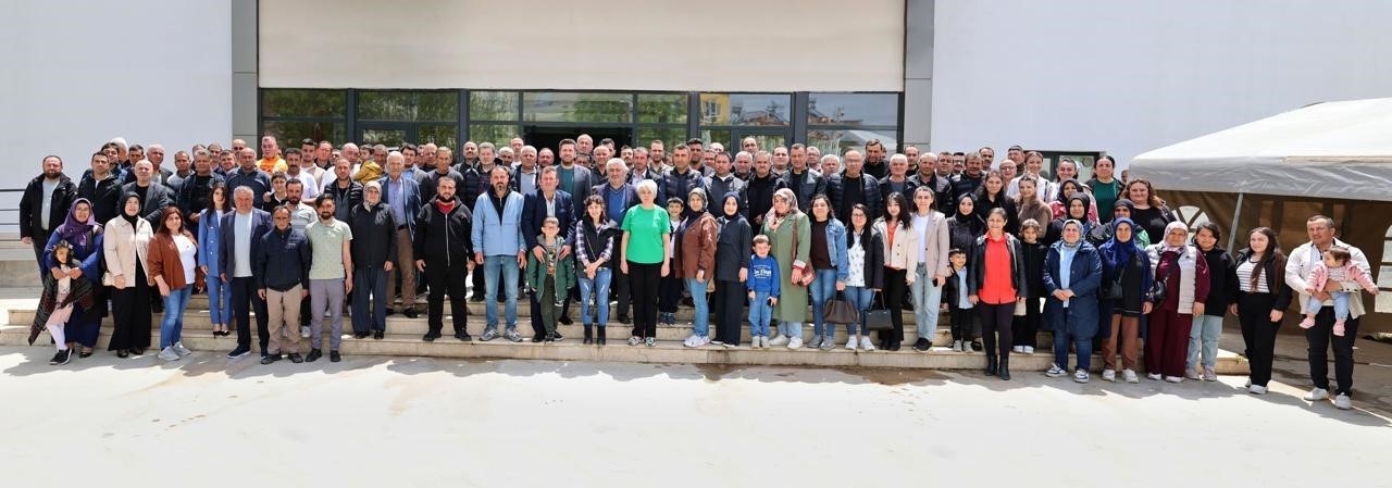 Tavas’ta emeğin bayramı sofrada kutlandı; Başkan Tatıl’tan anlamlı buluşma

