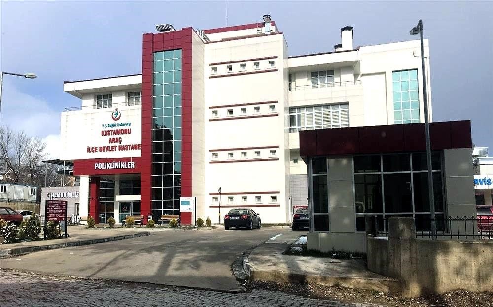 Kestiği ağacın altında kalan işçi hayatını kaybetti
