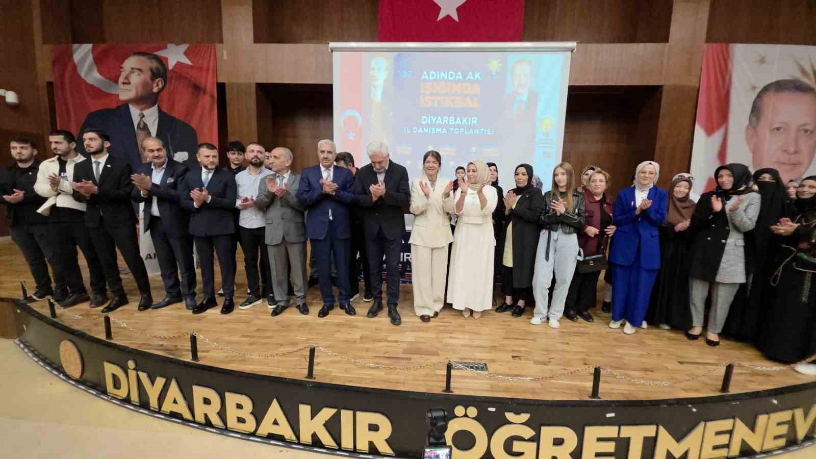 CHP ve YRP’den ayrılan 100 kişi AK Parti’ye katıldı
