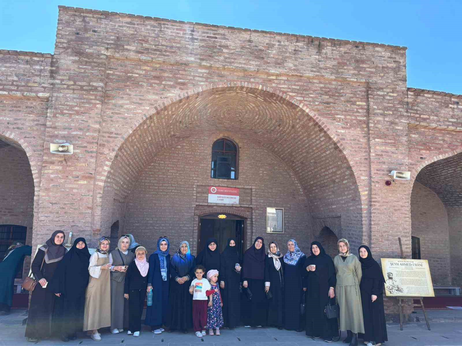 Batmanlı Kur’an kursu öğreticileri, Cizre’yi gezdi
