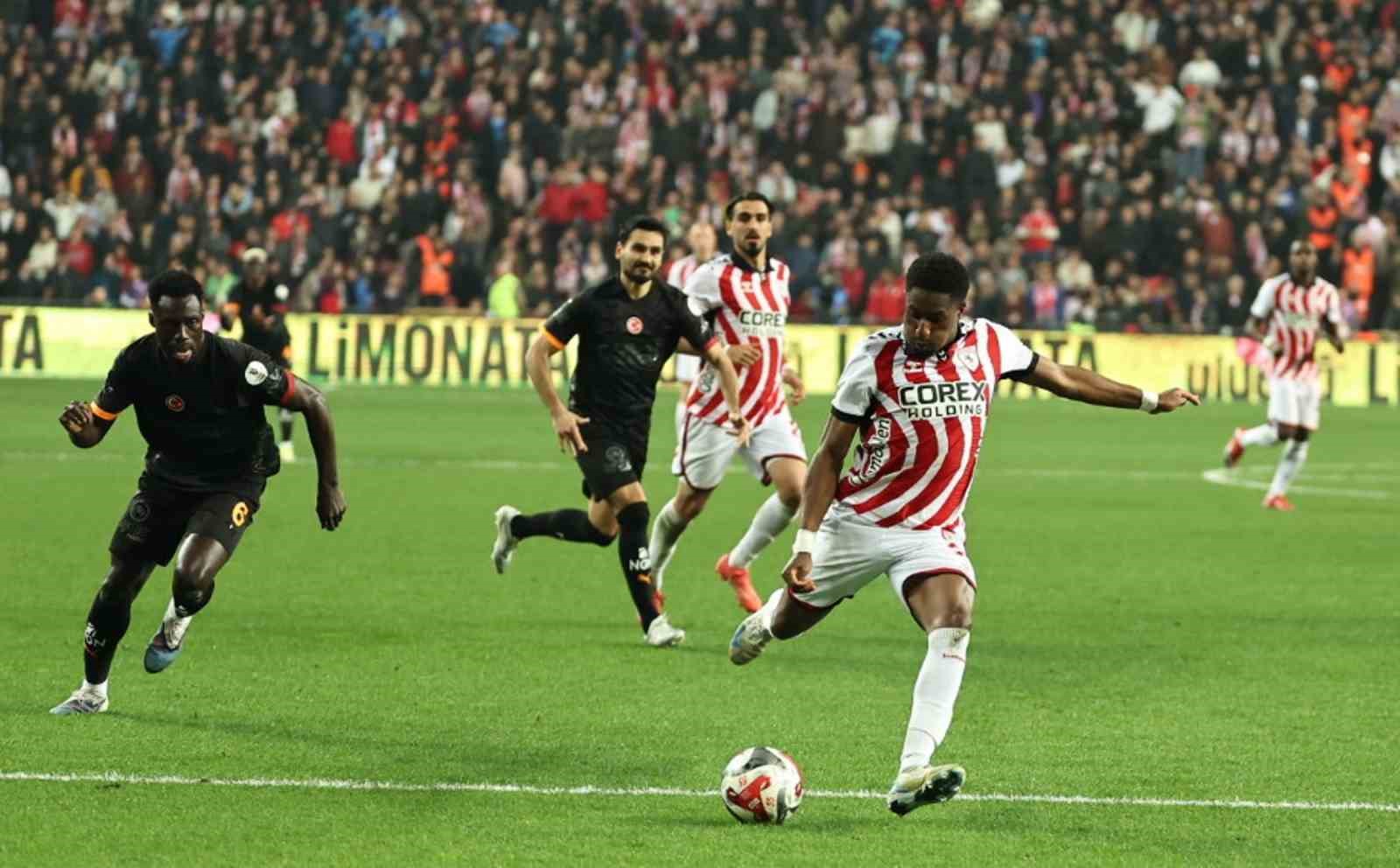 Galatasaray bu sezon ikinci kez 4 gol yedi
