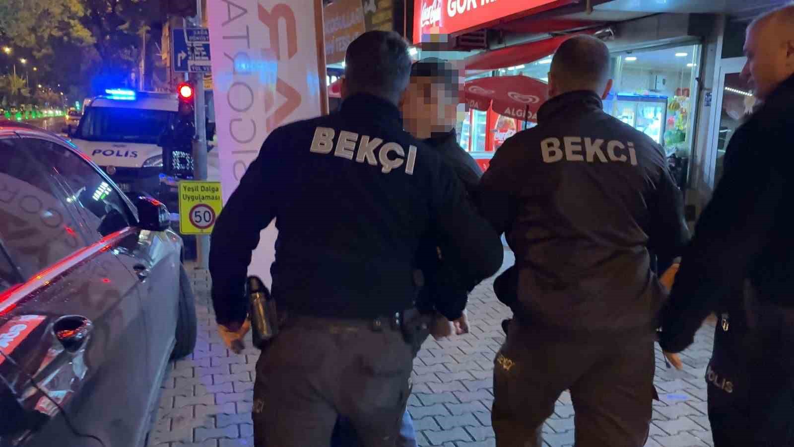 Husumetlisini bıçakladı, olay yerine yakın yerde yakalandı
