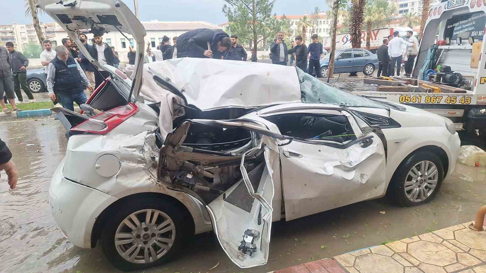 Şanlıurfa’da güneş enerjisi paneli otomobilin üzerine devrildi: 1 ölü
