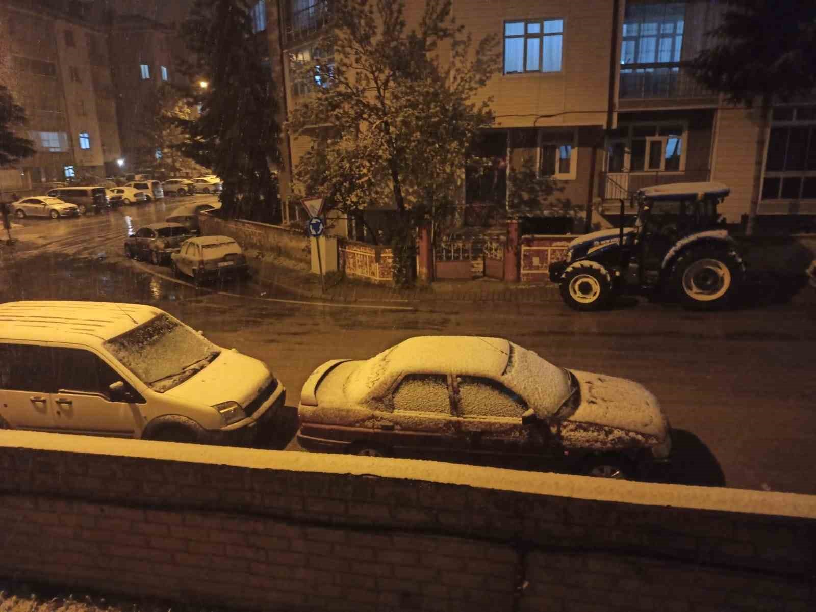 Konya’da Mayıs ayında kar yağdı
