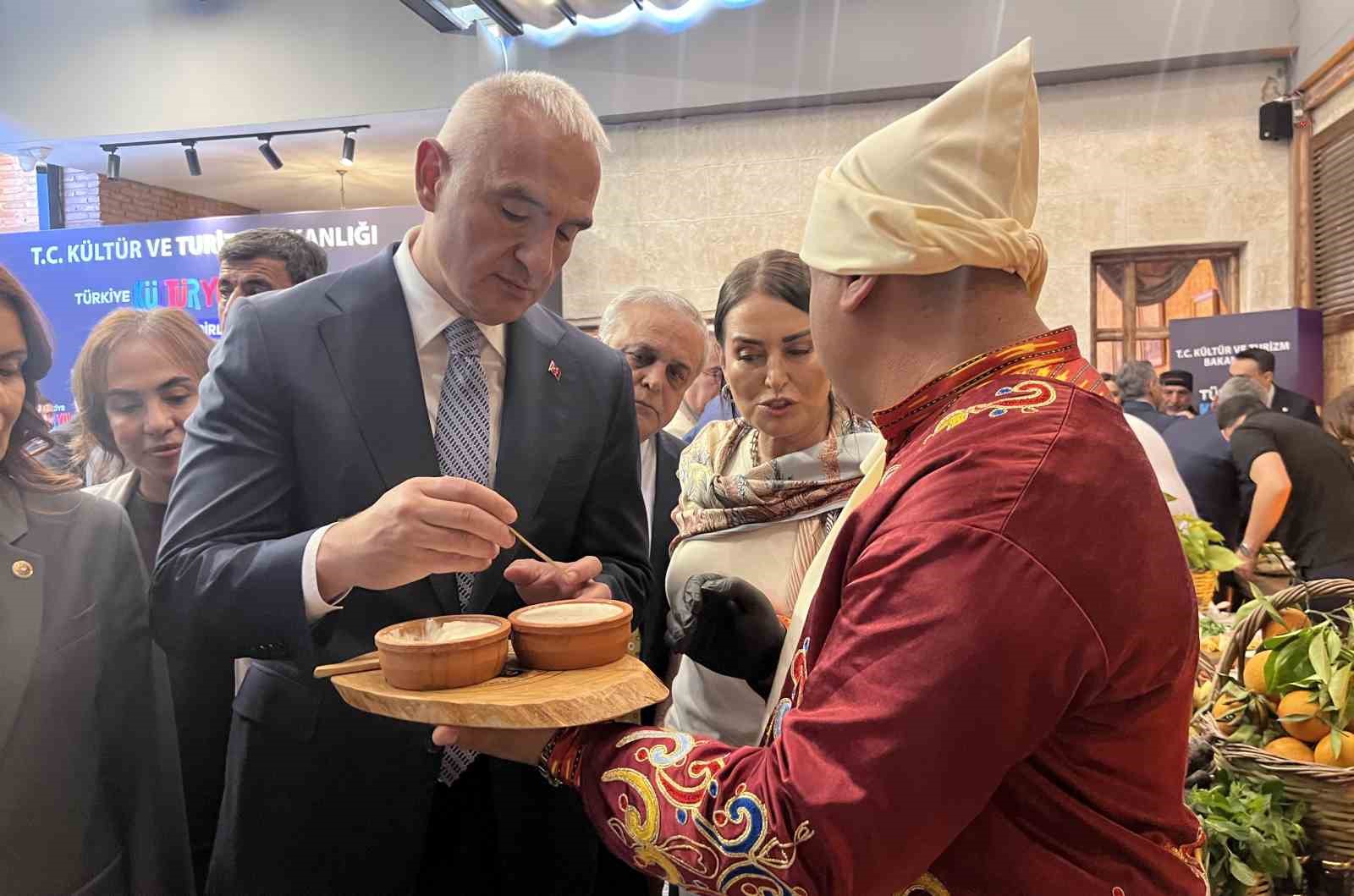 Bakan Ersoy: "Turistler artık gastronomi için rota belirliyor"
