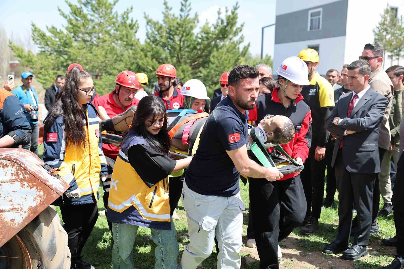 Sivas’ta tatbikatlar gerçeğini aratmadı
