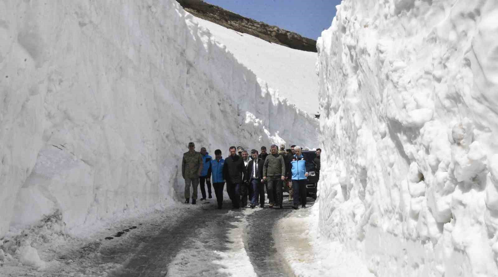 Nemrut Kalderası’nda kar esareti bitti: 10 metrelik kar duvarları aşıldı
