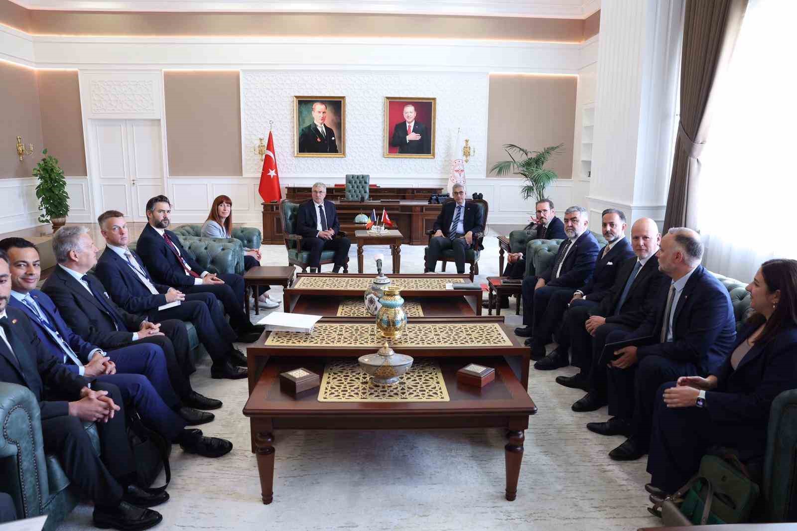 Bakan Memişoğlu, Belçika Valonya Hükümeti Başkan Yardımcısı Jeholet ile görüştü
