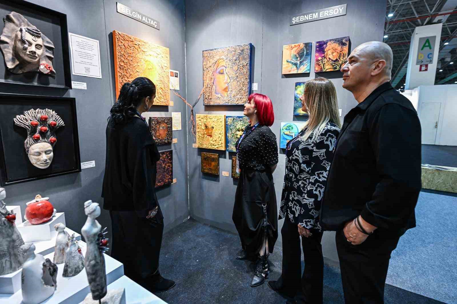 İzmir’de sanat buluşması başladı: 120 galeri, bin 600 sanatçı aynı çatı altında
