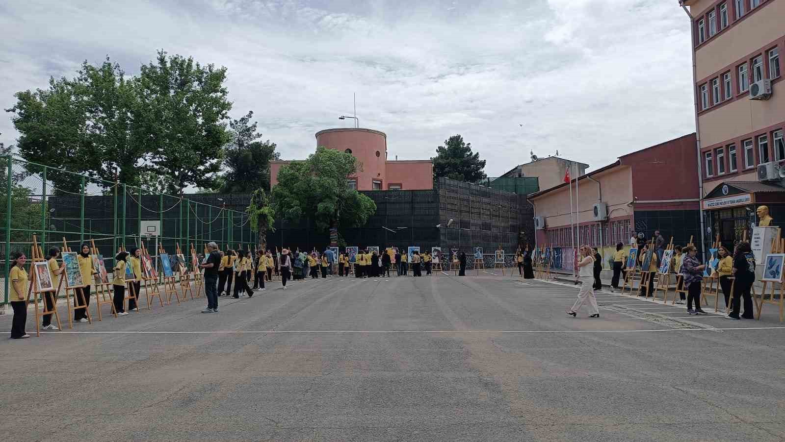 Muazzez Sümer Kız Mesleki ve Teknik Anadolu Lisesi’nde yıl sonu sergisi
