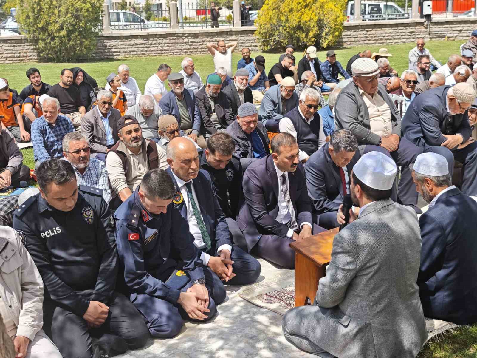 Aksaray’da yoğun yağış nedeniyle şükür duası yapıldı
