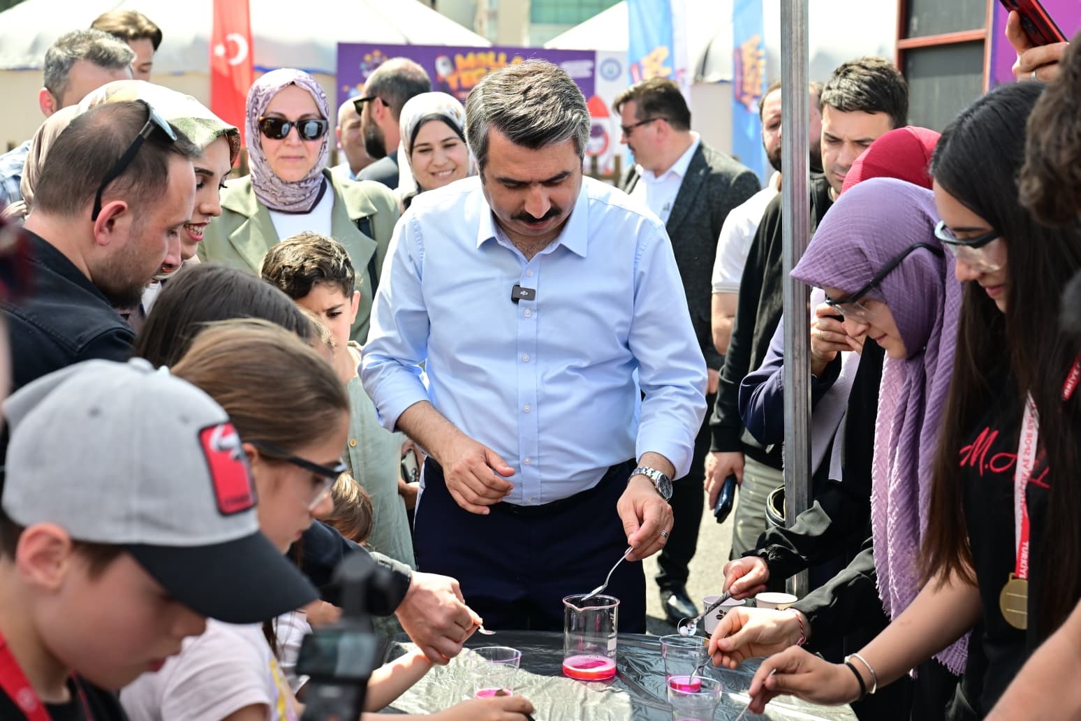 Gençler bilim ve teknoloji festivalinde buluştu
