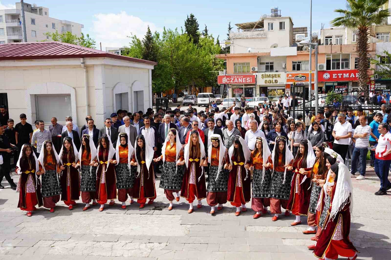 Kahta’da "Gençlik Haftası" yürüyüşü

