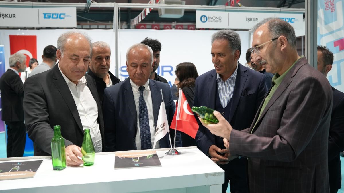 Rektörlerden İpekyolu Kariyer Fuarı’na ziyaret

