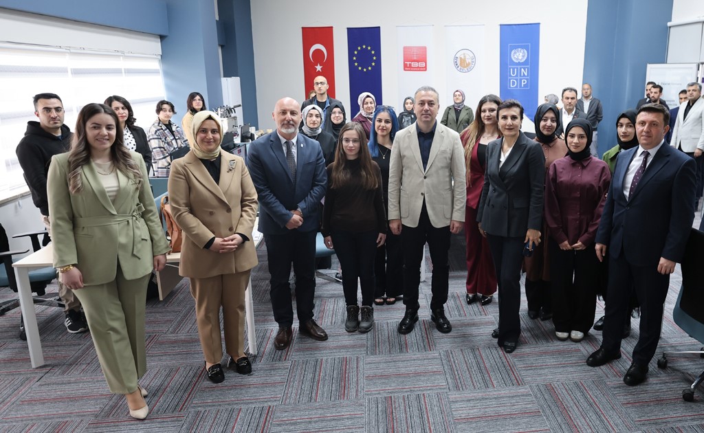 Gençler için Dijital Gençlik Merkezi açıldı
