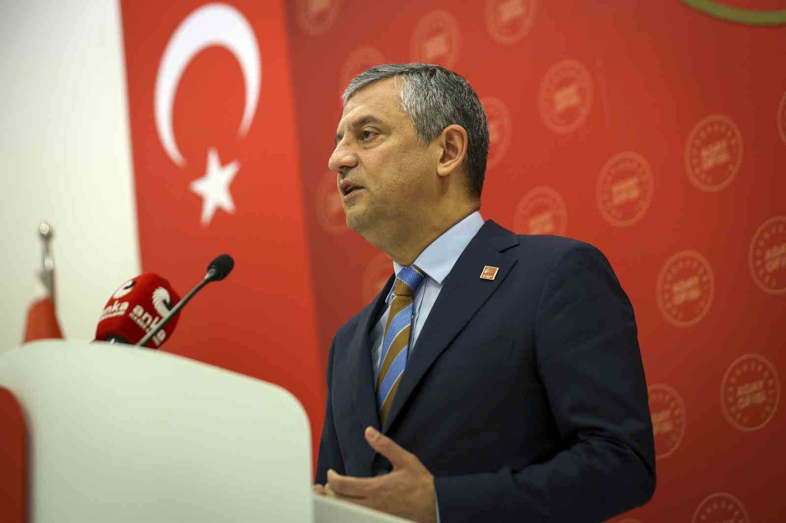 CHP Genel Başkanı Özel: "Hangi partiden olursa olsun tüm gençler bizim gençlerimizdir"
