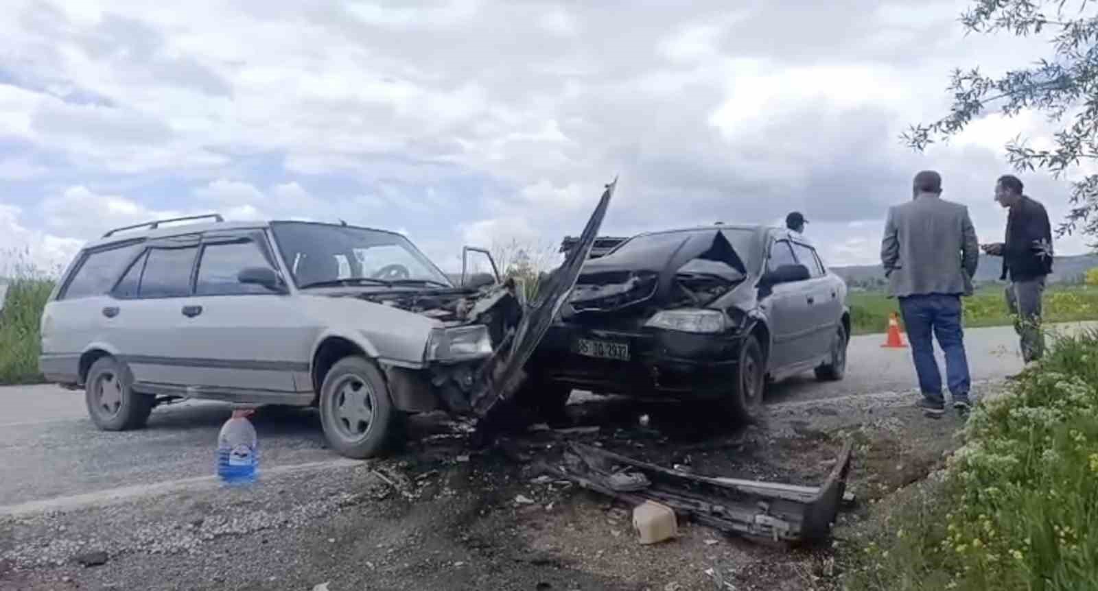 Çorum’da iki otomobil çarpıştı: 3 yaralı

