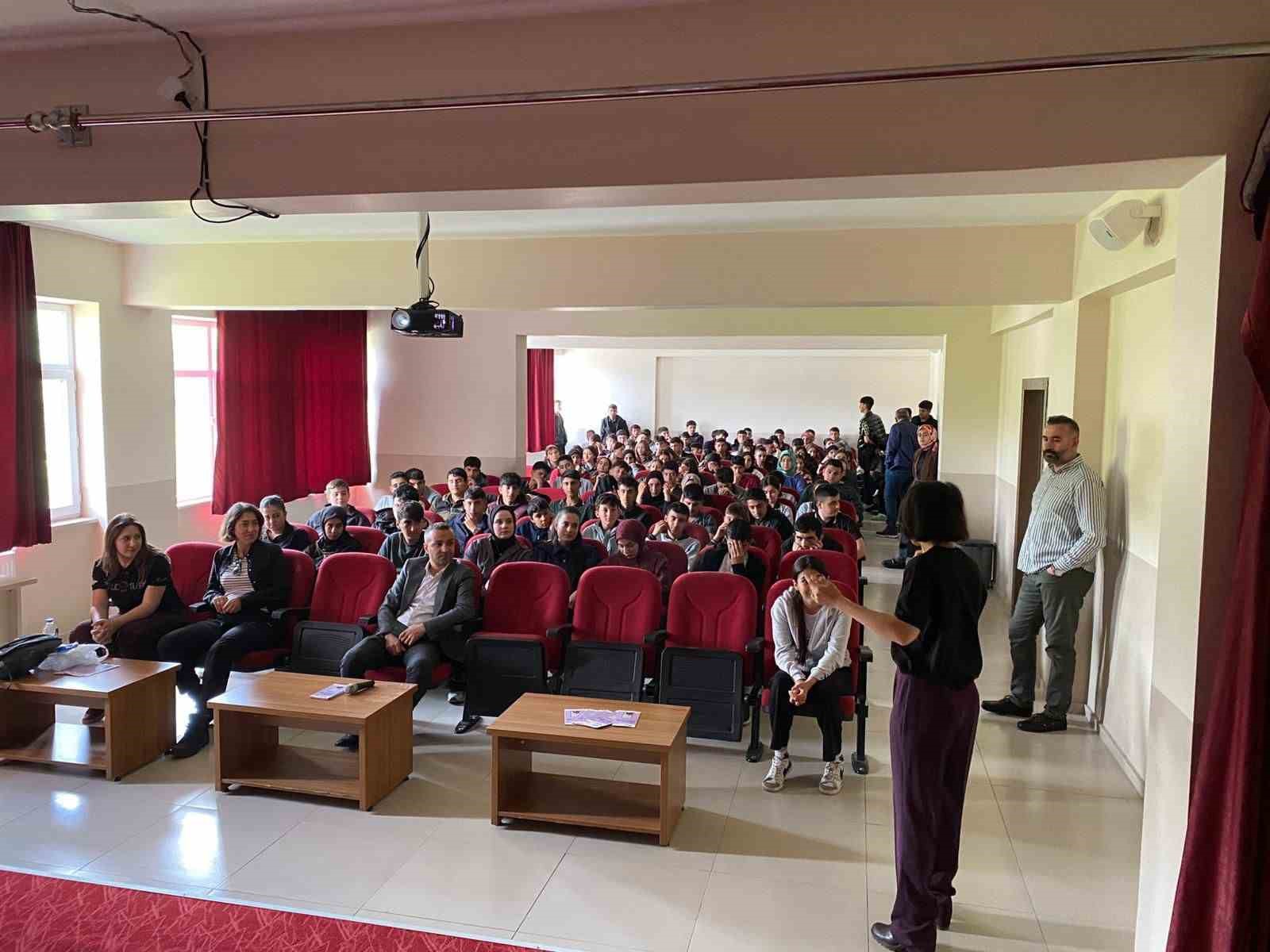 Çemişgezek’te akran zorbalığına karşı bilinçlendirme eğitimi
