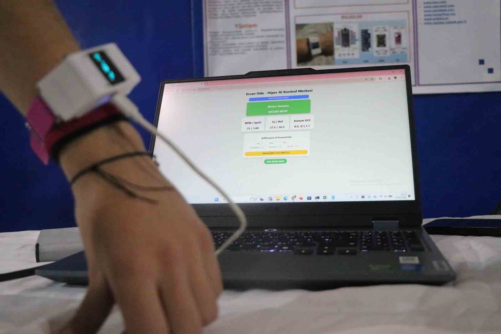 Alzheimer hastaları ve çocuklar için geliştirildi: Liselilerin akıllı saati ön sipariş aldı
