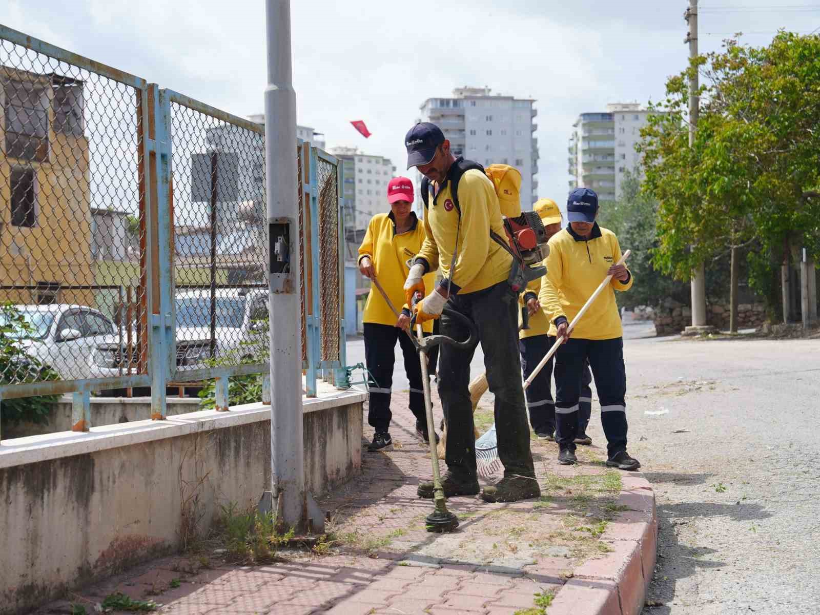 Tarsus’ta bayram öncesi mahallelerde yoğun temizlik mesaisi
