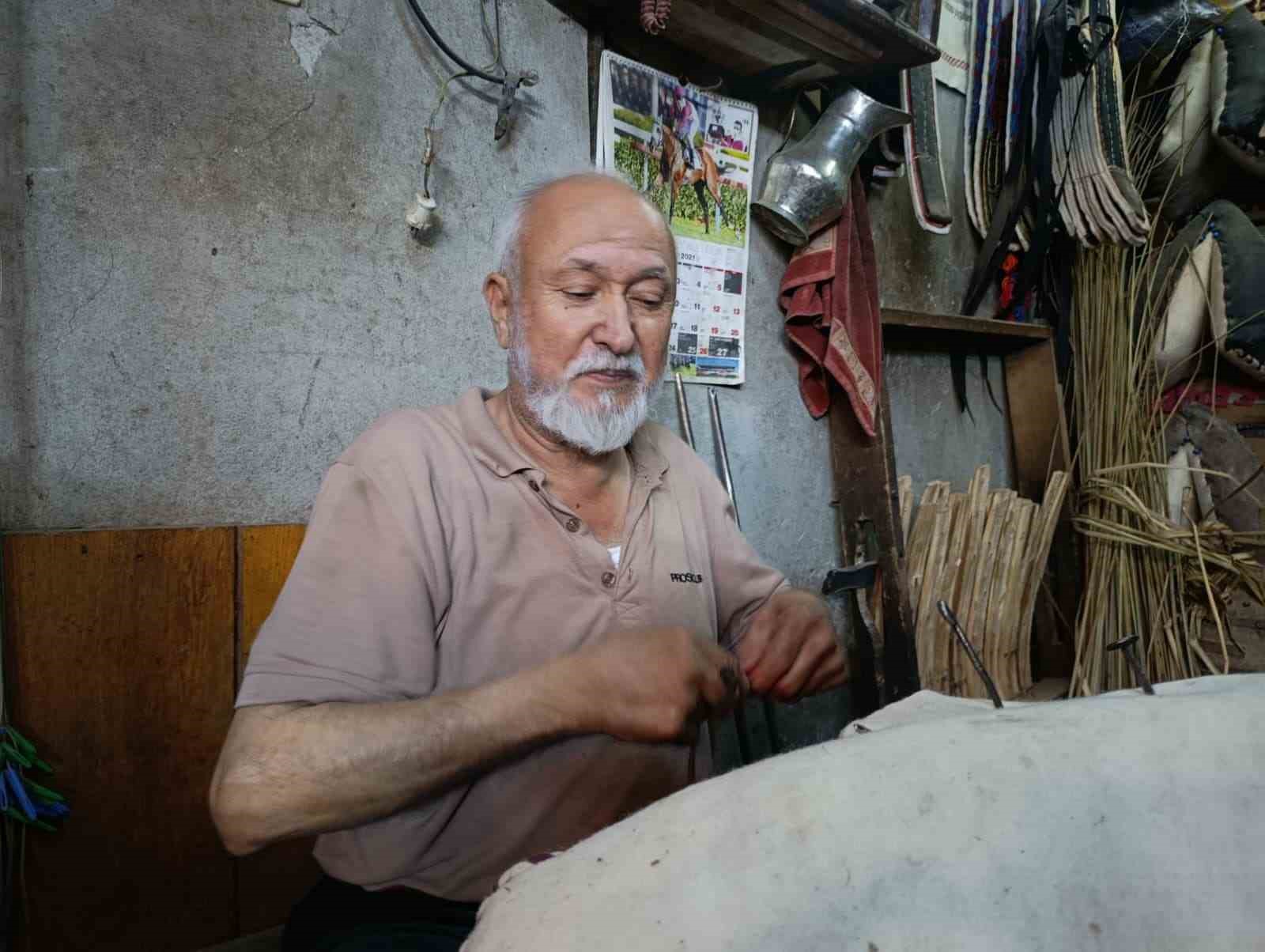 60 yıllık semer ustası, mesleğini yaşatmaya çalışıyor
