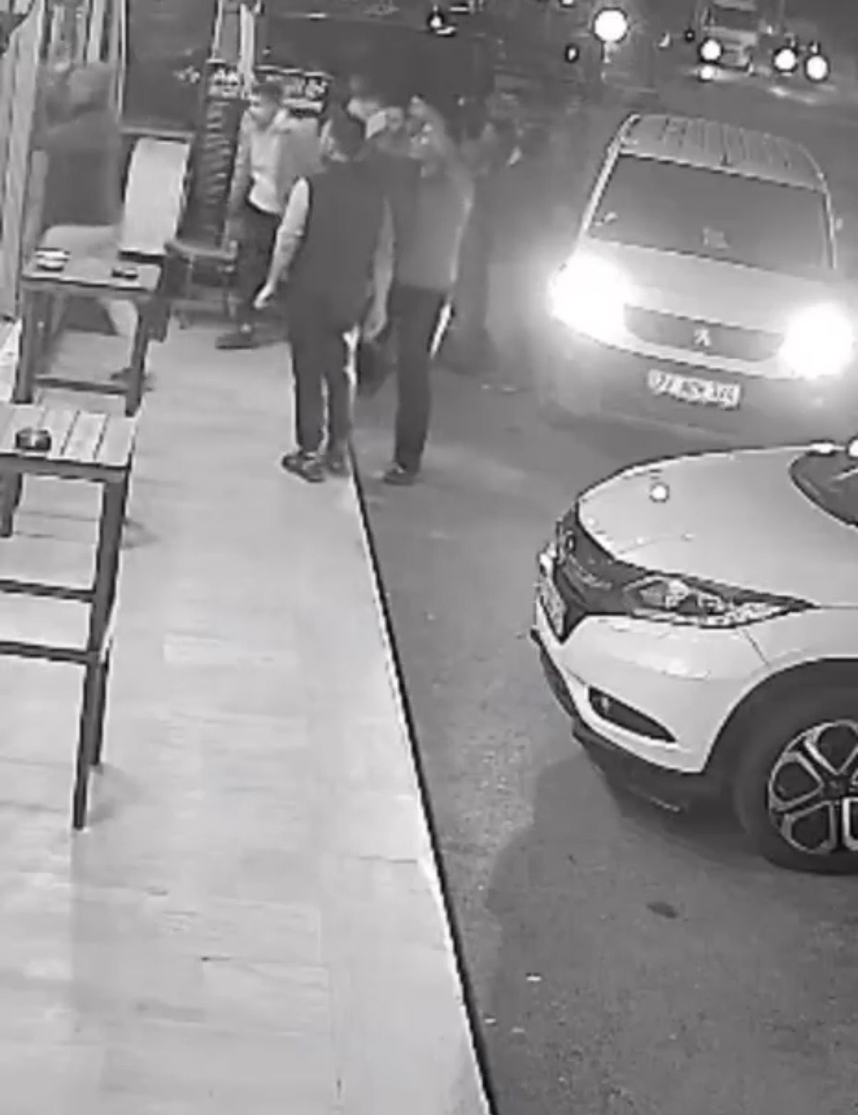 Yalova'da 6 kişinin yaralandığı silahlı kavga kamerada 
