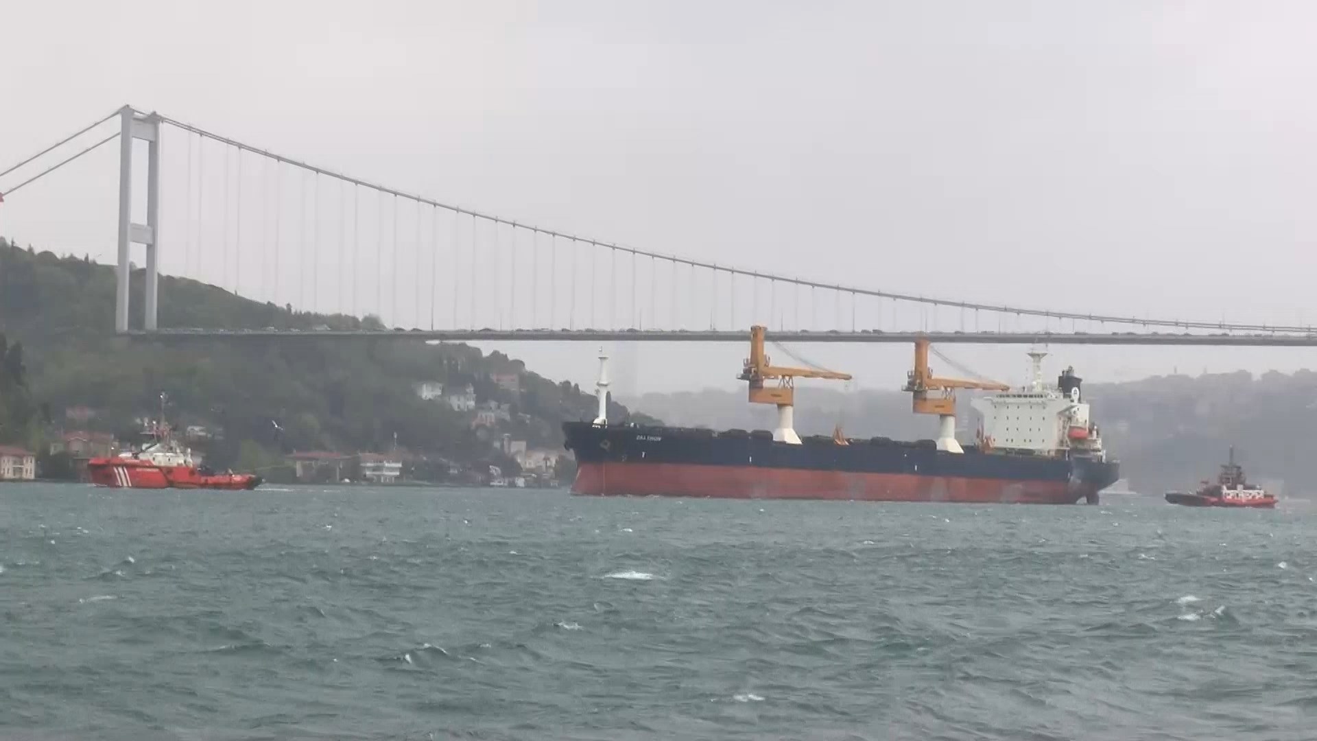 İstanbul Boğazı'nda gemi arızası; trafik çift yönlü askıya alındı  -3 / Dron eklendi