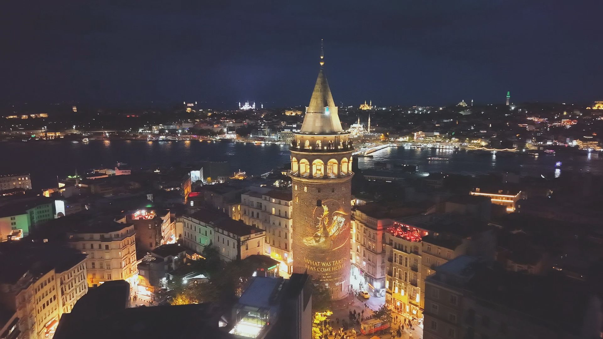 Galata Kulesi’nde kültür varlığı kaçakçılığına karşı ışık gösterisi gerçekleştirildi / Havadan görüntülerle